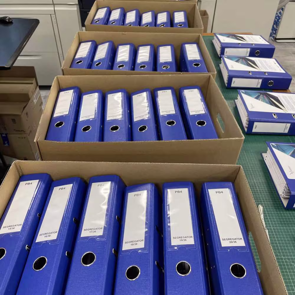 Dokumentacja powykonawcza w niebieskich segregatorach gotowa do przekazania